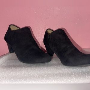Jaclyn Smith Black Suede Slip On Ankle Booties